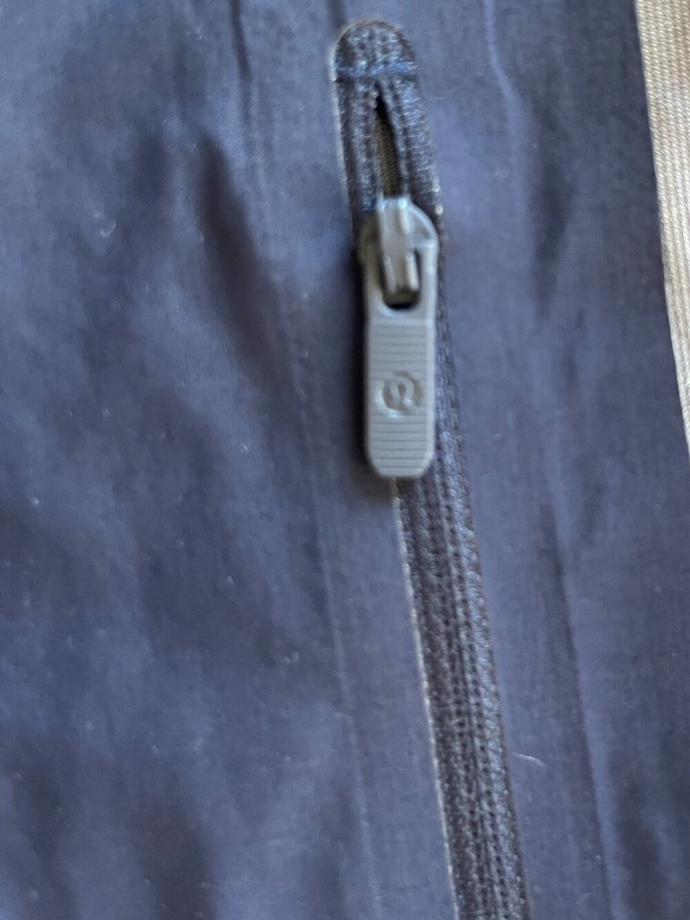 Lululemon Rebel Rain Coat, Size 4 - Picture 5 of 7